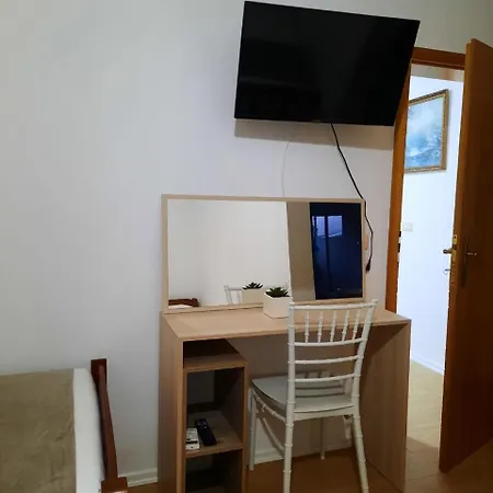 M Vera With Kitchen And