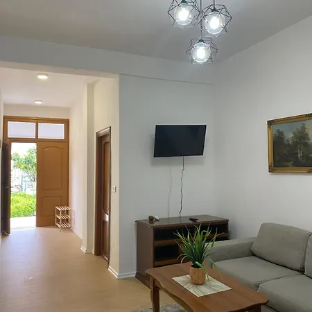 Vendégház M Vera With Kitchen And Durrës