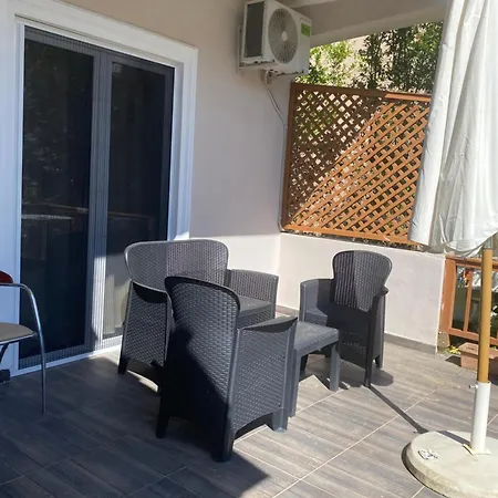 M Vera With Kitchen And