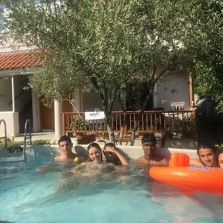 M Vera With Kitchen And