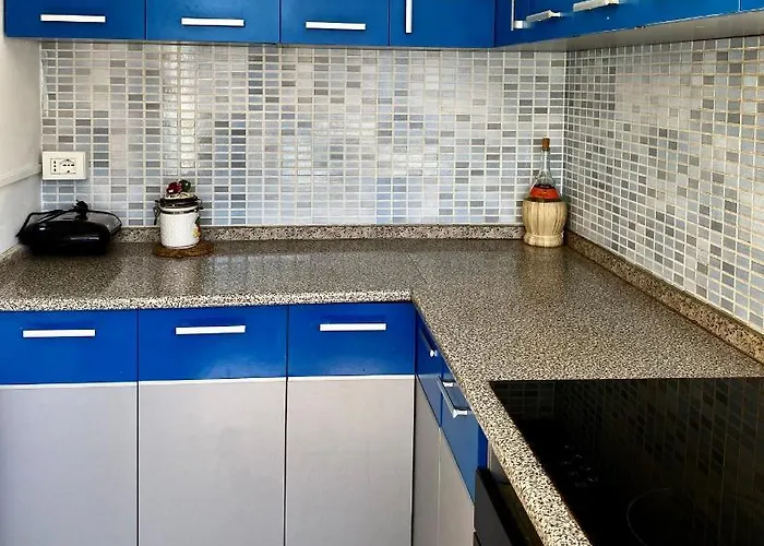 M Vera With Kitchen And ゲストハウス 3*