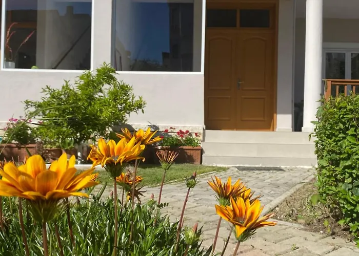 Maison d'hôtes M Vera With Kitchen And