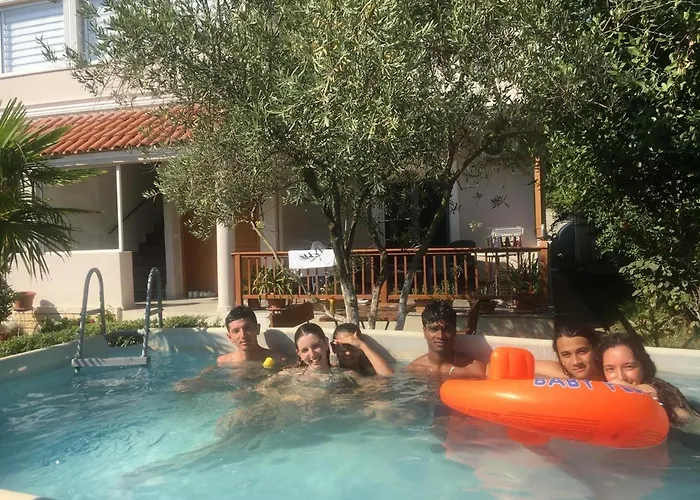 M Vera With Kitchen And