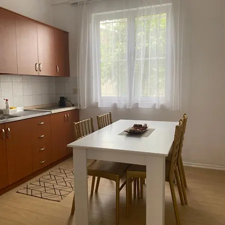 M Vera With Kitchen And 招待所 Durrës