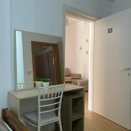 Konukevi M Vera With Kitchen And Dıraç