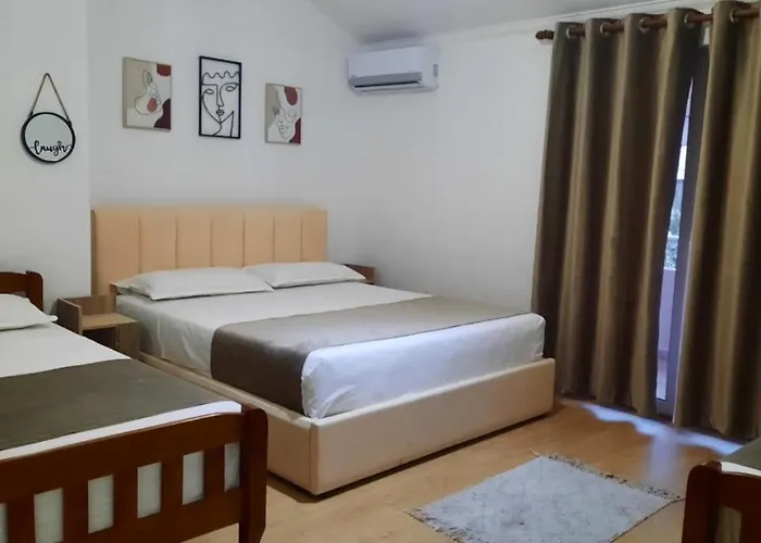 M Vera With Kitchen And 게스트하우스 3*